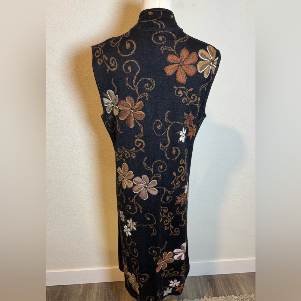 NWT Tey-Art Alpaca Blend Floral Embroidered Vest size Medium - Picture 7 of 15